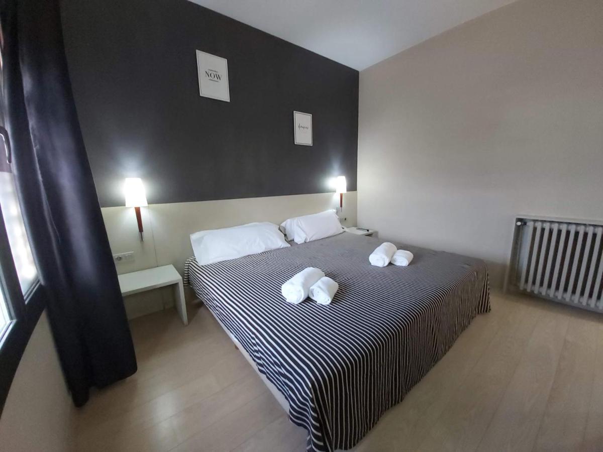 Hotel El Castell Sant Boi de Llobregat Exterior photo