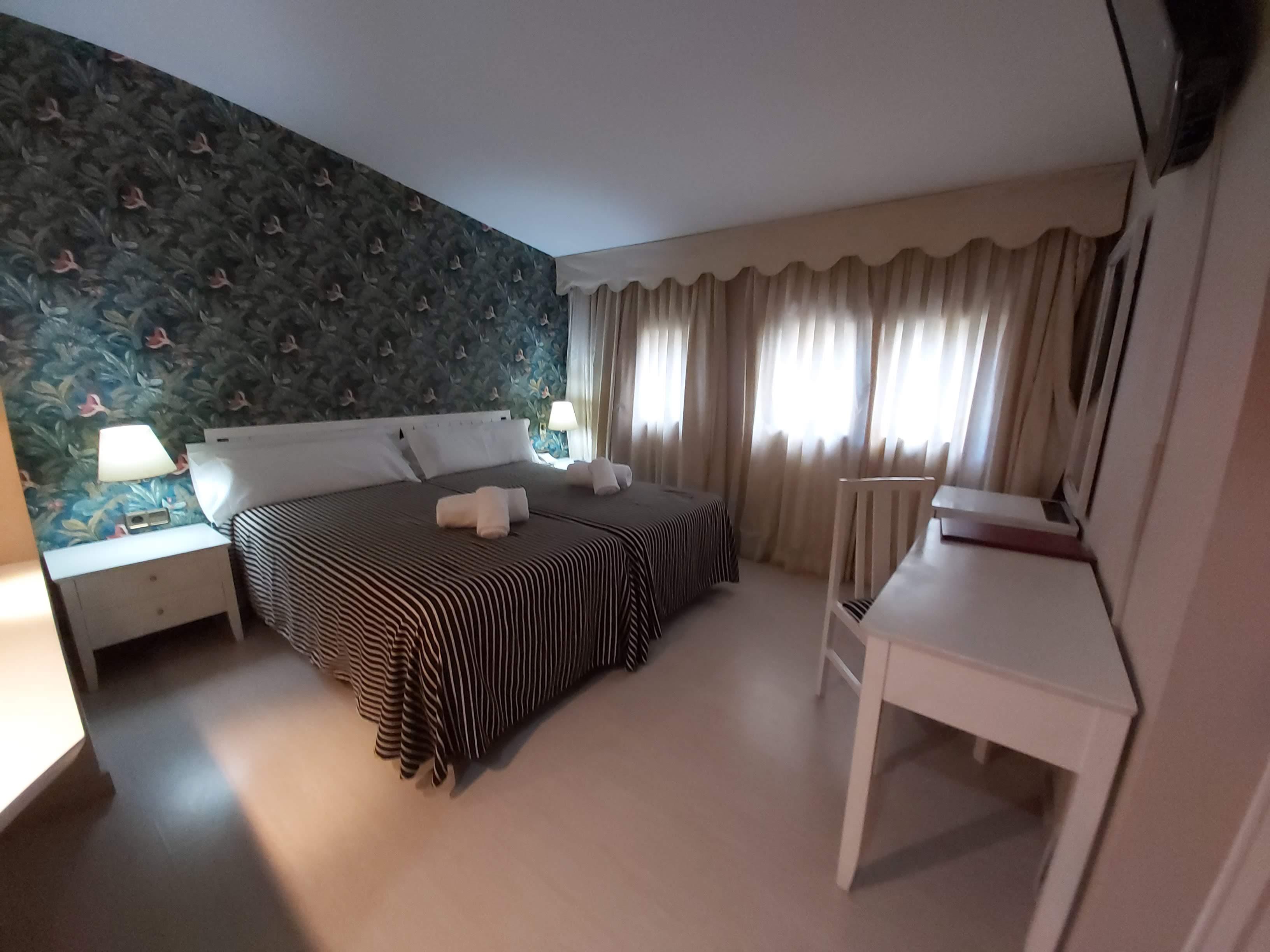 Hotel El Castell Sant Boi de Llobregat Exterior photo