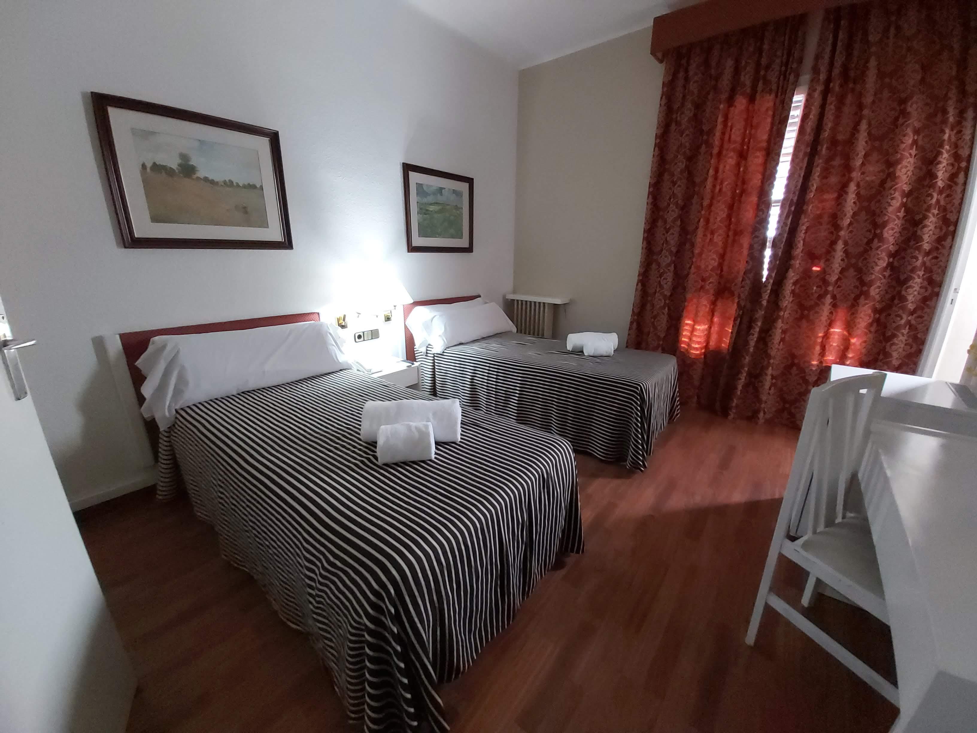Hotel El Castell Sant Boi de Llobregat Exterior photo