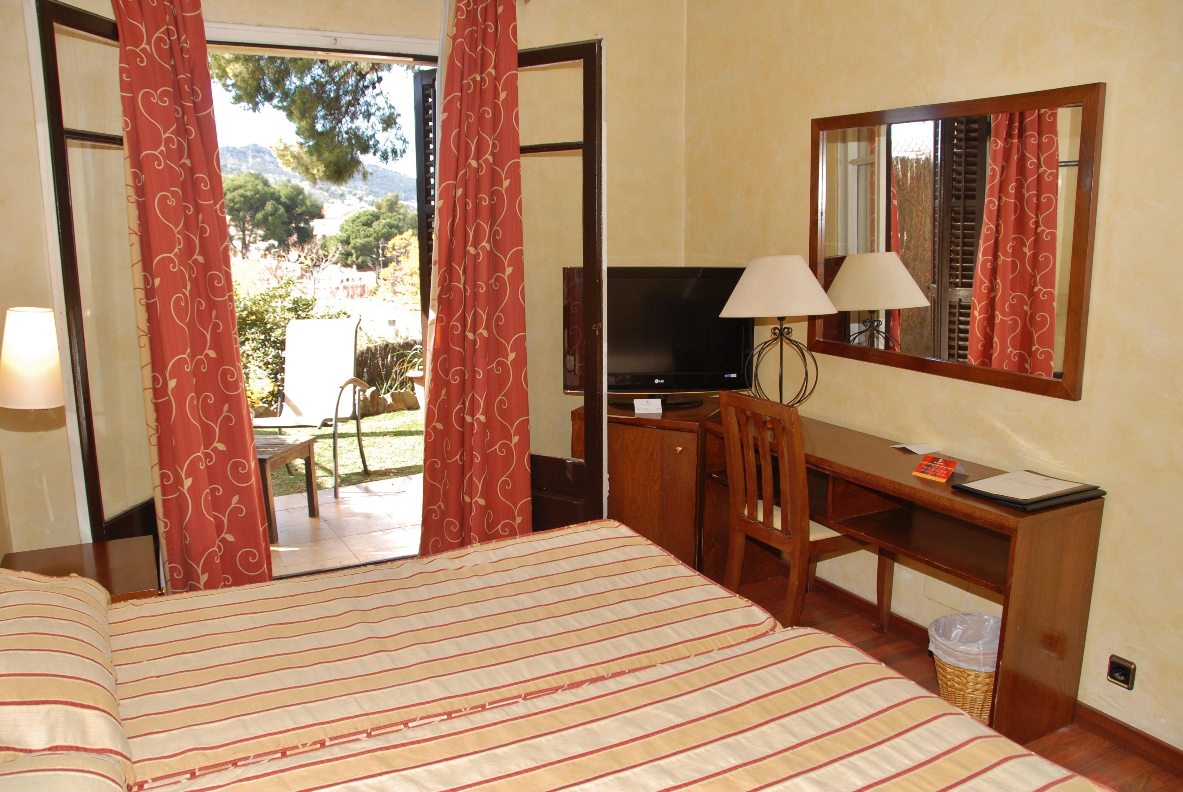 Hotel El Castell Sant Boi de Llobregat Exterior photo