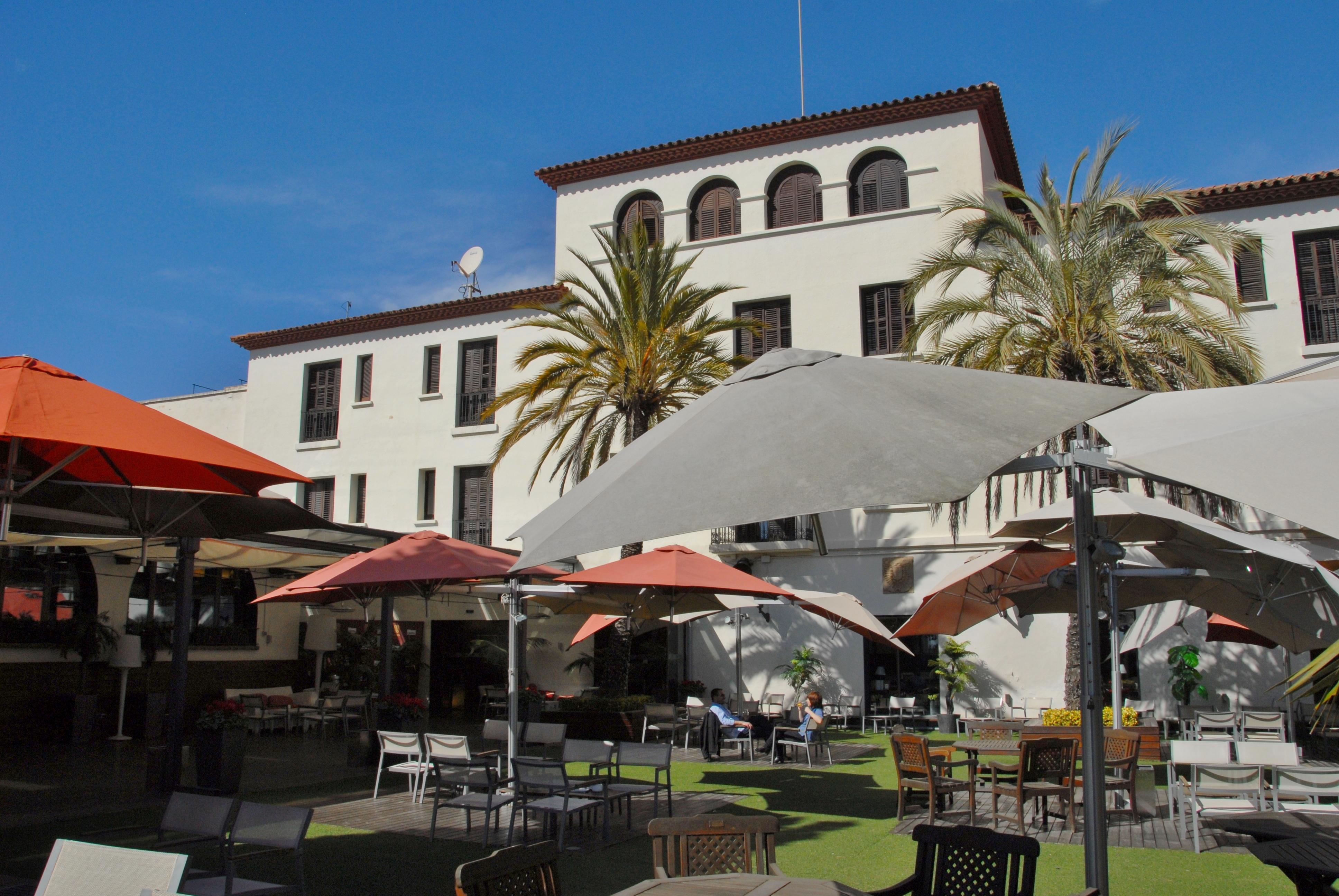Hotel El Castell Sant Boi de Llobregat Exterior photo