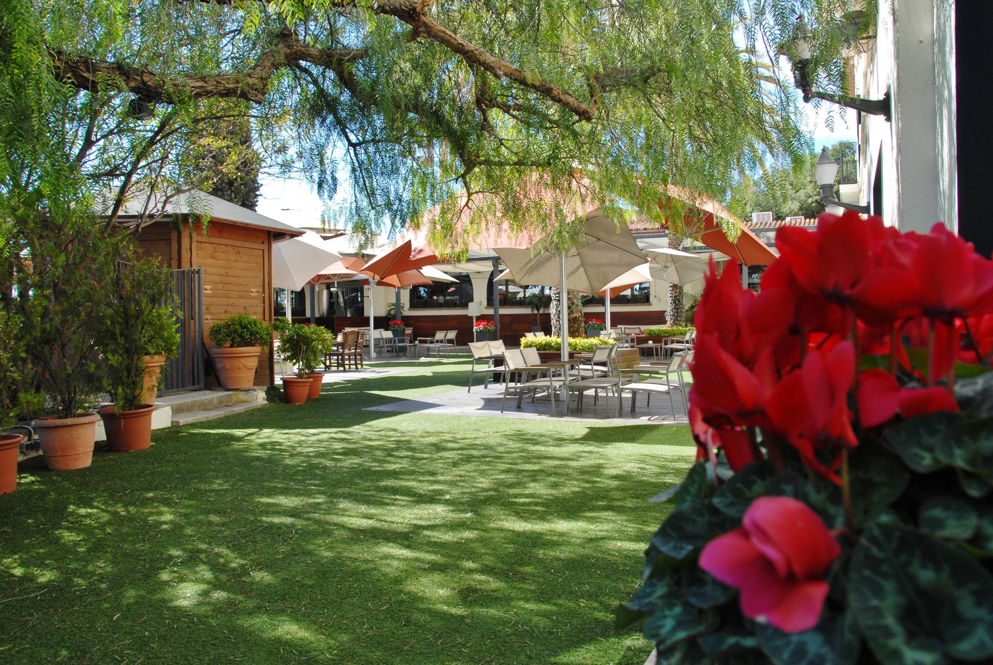 Hotel El Castell Sant Boi de Llobregat Exterior photo