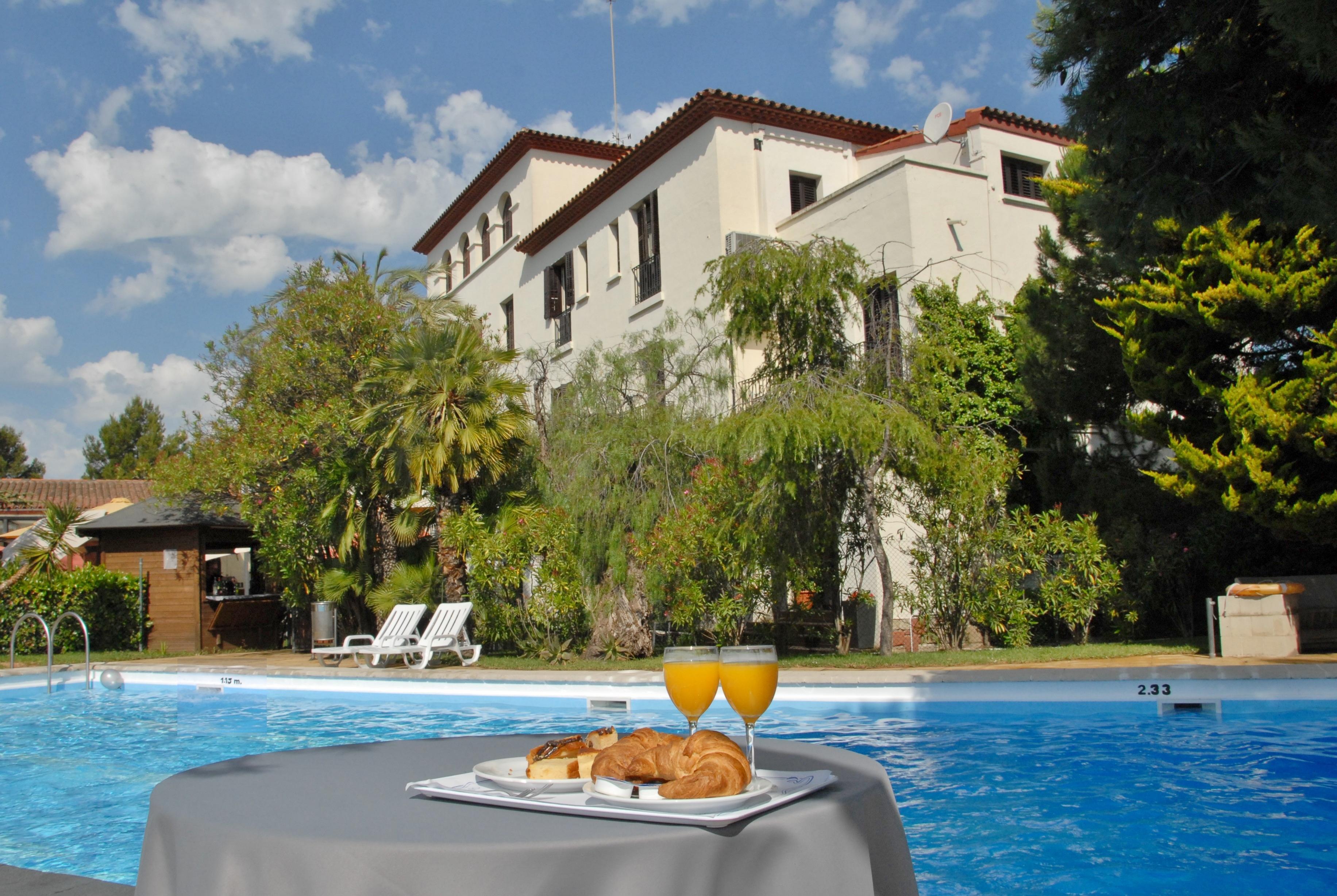 Hotel El Castell Sant Boi de Llobregat Exterior photo