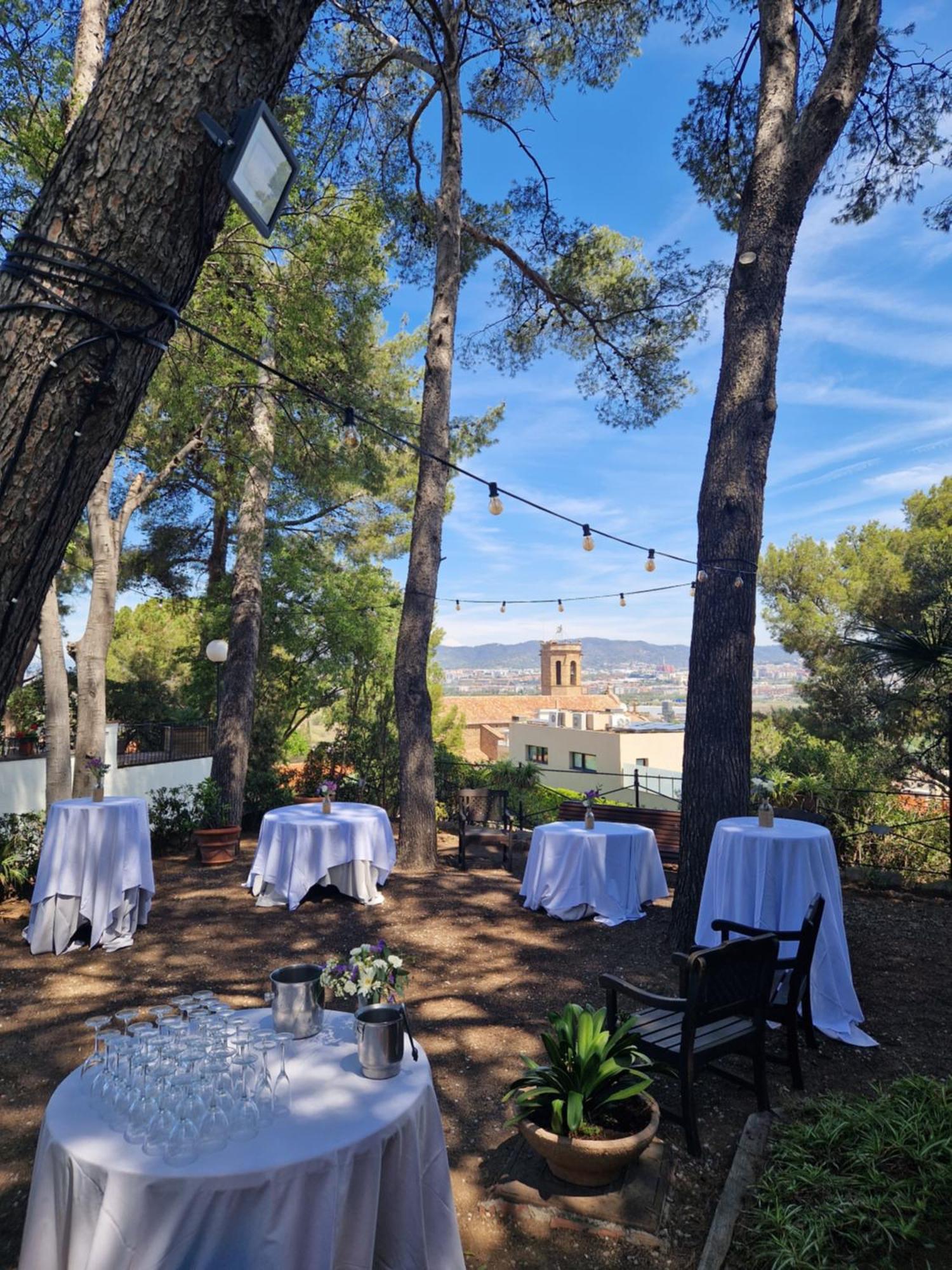 Hotel El Castell Sant Boi de Llobregat Exterior photo