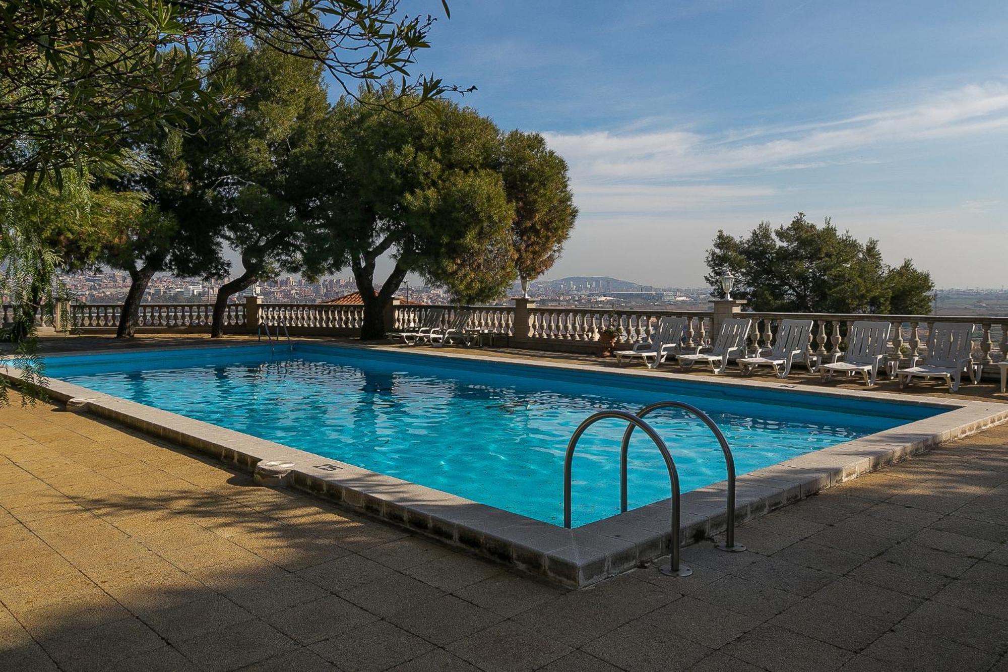 Hotel El Castell Sant Boi de Llobregat Exterior photo