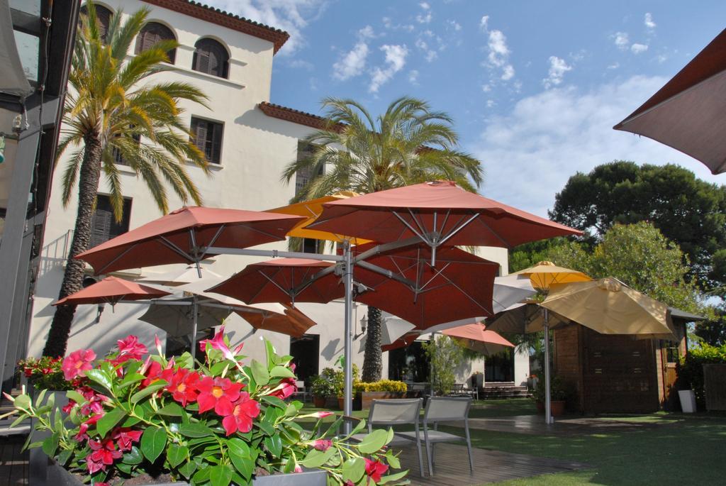 Hotel El Castell Sant Boi de Llobregat Exterior photo