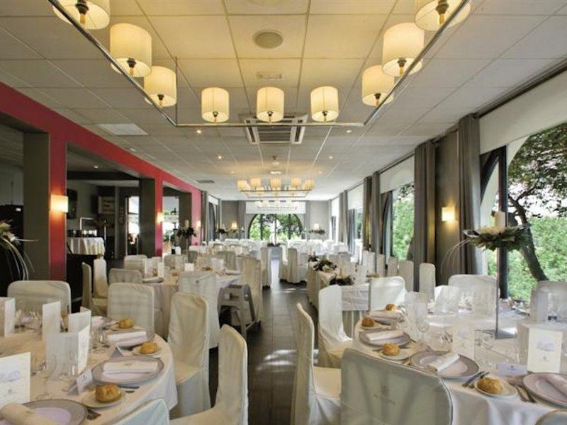 Hotel El Castell Sant Boi de Llobregat Exterior photo